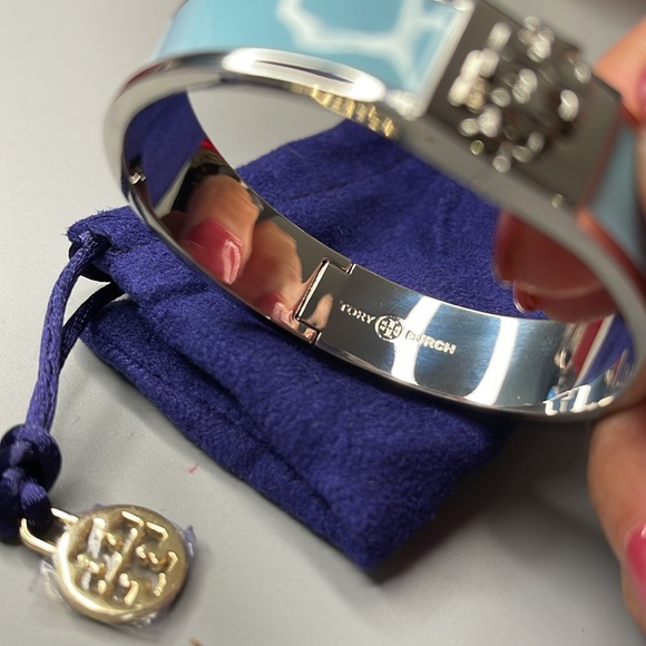 Tory Burch Kira enamel bangle baby blue and silver new with dust bag - Picture 4 of 5